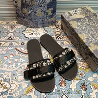 STRAP SANDALS