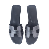 it girl black sandals