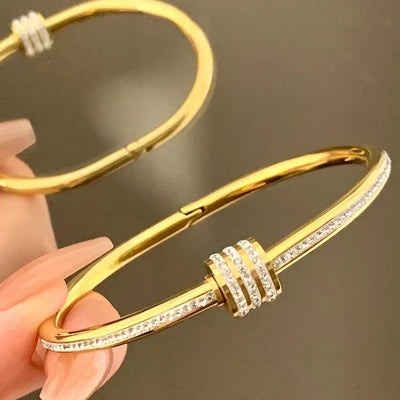 Classic Bracelet with Mother-of-Pearl and Zirconia Detail