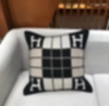 H PILLOW BLACK