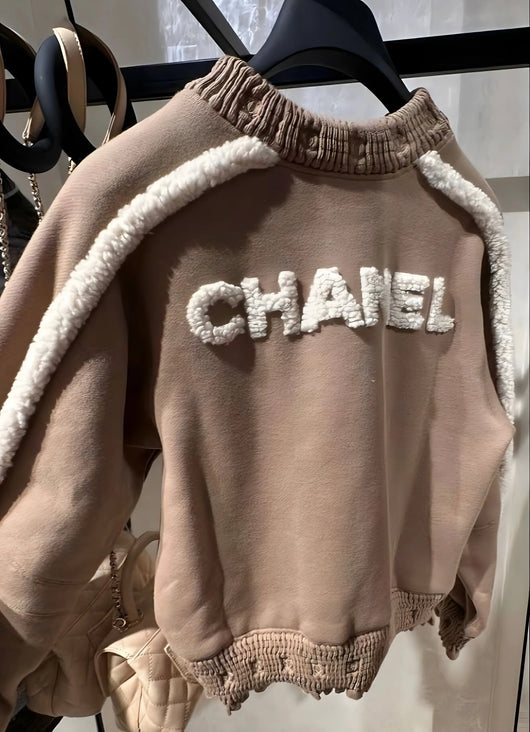 BACK PRINT LETTERS SWEATER