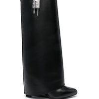 BLACK BOOTS